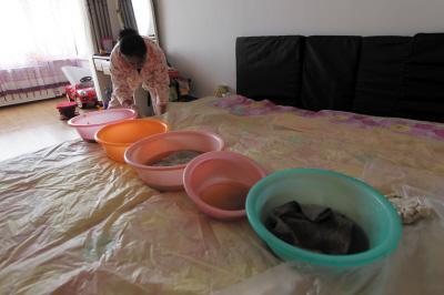 松阳楼上漏水，住户失联，小区没物管，业主维权难！律师来支招……